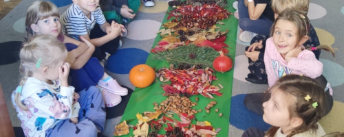 Jesienna ścieżka sensoryczna w zerówce